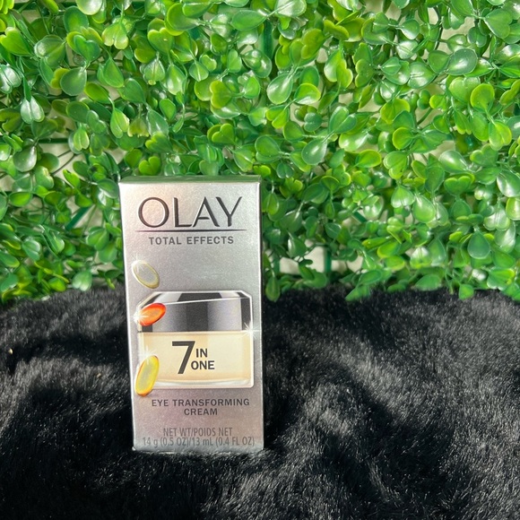 Olay Total Effects 7-in-1 Eye Transforming Cream Hydrates, Brightens & Firms - Picture 2 of 5